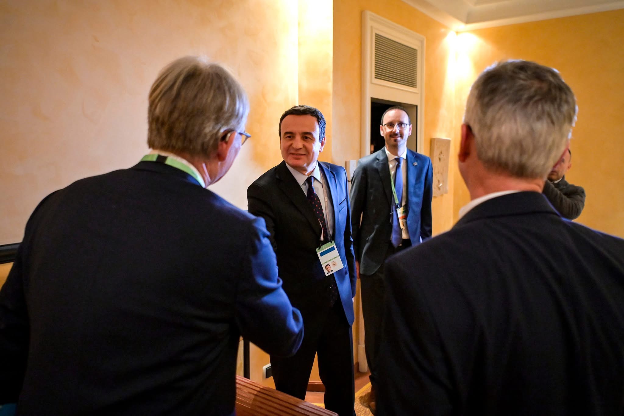 Kurti takohet me sekretarin gjerman të shtetit, flitet për zhvillimin ekonomik