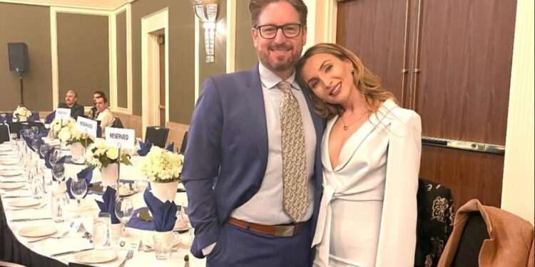 “Djali im rritet me ninulla shqip”: Rrëfehet Flutura, gruaja e deputetit kanadez që uroi Pavarësinë e Kosovës