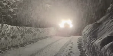 Reshje të dendura bore në veri të Shqipërisë, autoritetet bëjnë thirrje për kujdes