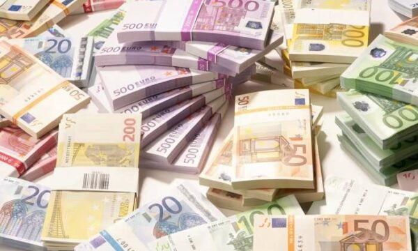 Diaspora dërgoi 15 miliardë euro në 18 vjet në Kosovë