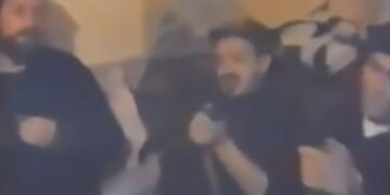 Pamje të rralla të UÇK-së, ku zëri i këngës bëhet forcë shpirti dhe frymëzim në ditët më të vështira për liri