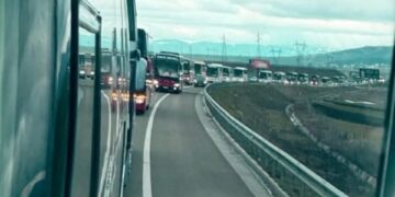 Ferizaj “zbarkon” në Prishtinë – 44 autobusë nisen për Marshin e Drejtësisë