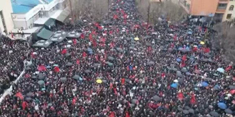 “LIRIA KA EMËR” publikon pamje nga droni, numër masiv i protestuesve