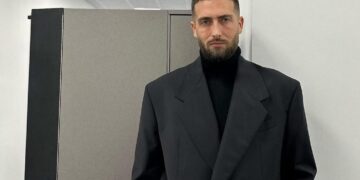 Alaudin Hamiti sulmohet fizikisht nga një person në Prishtinë (VIDEO)