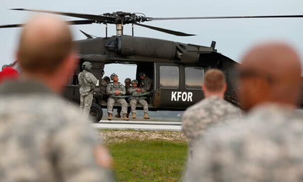 Koloneli amerikan Wojcik: Tërheqja e papritur e trupave amerikane do të shkaktonte pasiguri në Kosovë