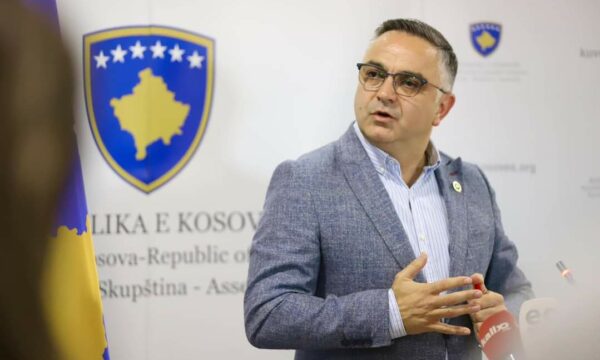 Tahiri: Osmani ka ndjekur agjendën e Kurtit, një emër nga familja Jashari për president do të ishte nder për Kosovën