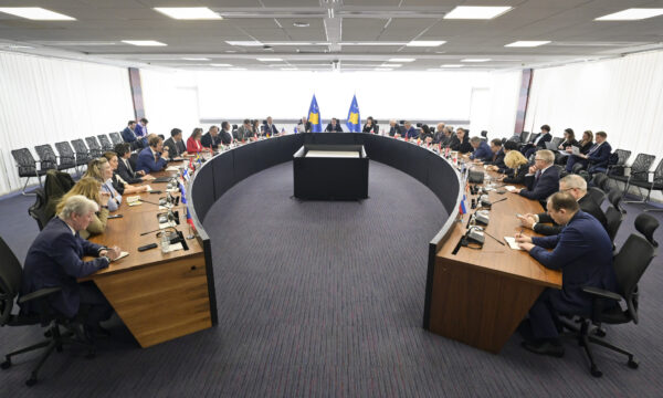 Ligji për të Huajt që nis të zbatohet në plotni nga 15 marsi, Kurti përsëri takim me krejt  ambasadorët e huaj