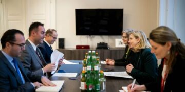 “Mund të llogaritni në mbështetjen tonë të fortë” kryediplomatja austriake deklarohet për takimin me Konjufcën