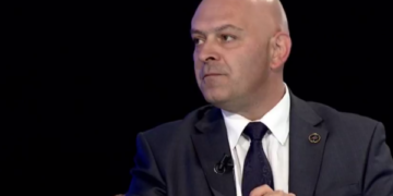 “Çarja ka ndodh” – Gjini e sheh ‘skenar të vdekur’ që Kurti ta rikandidojë Osmanin për Presidente