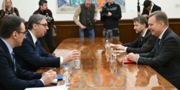 Vuçiq del jashtë temës me Sorensenin, ankohet për aleancën Kosovë-Kroaci-Shqipëri: Do t’i rrisë tensionet