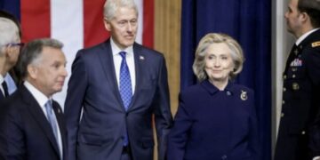Clinton mbron Hillaryn: Përfshirja e saj nuk ishte e drejtë