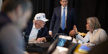 Shtëpia e Bardhë publikon fotot e Trump dhe ekipit të sigurisë kombëtare duke monitoruar sulmet e Iranit