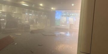 Irani godet aeroportin e Dubait, raportohet për të lënduar