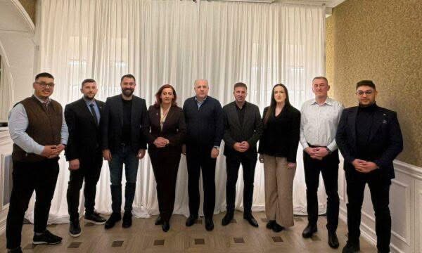 Deputetët e pakicave mblidhen për të treguar se janë gati për Kurti 3, u bashkohet edhe Fikrim Damka që nuk i siguroi votat