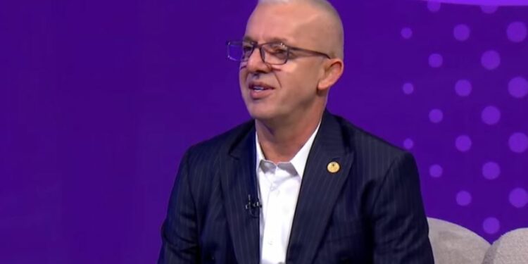 “Shpesh jemi mbështet për muri”, Halil Kastrati rrëfen fillimet e vështira të ”Jetimat e Ballkanit”