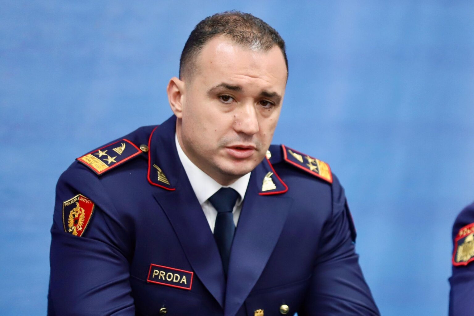 Drejtori i Policisë së Shqipërisë: Po e godasim trafikimin e armëve nga Kosova me operacione të njëpasnjëshme