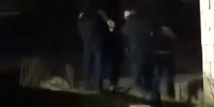 Tentuan ta vjedhin një argjendari, publikohen pamjet nga momenti i arrestimit të serbëve në Kaçanik