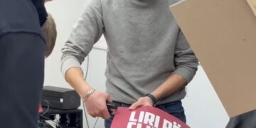 “Mesazhi është i qartë: Drejtësi, jo politikë”- Bedri Hamza ndaj pamje nga përgatitjet për marshin e 17 shkurtit