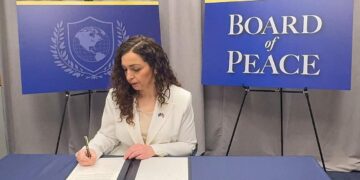 Trump rrit tarifat globale për importet në 15%