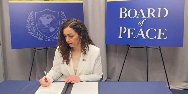 Trump rrit tarifat globale për importet në 15%