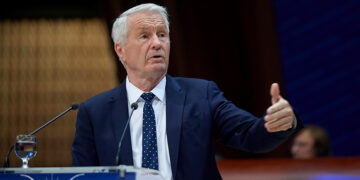 Nga akuzat e ashpra ndaj Kosovës te emailet me Epstein, zbulohet përfshirja e ish-sekretarit të KiE-së