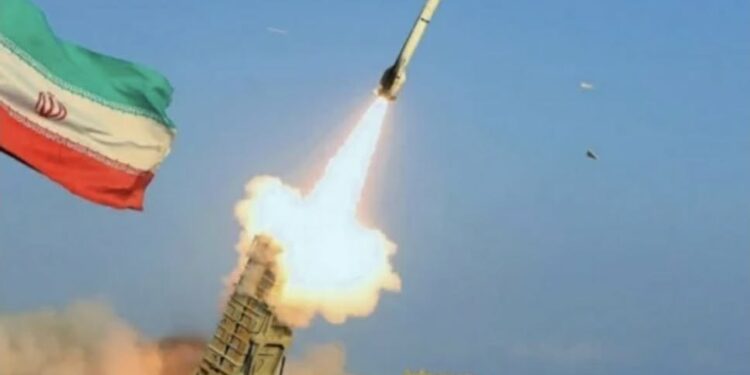 Irani nis sulmet me dronë dhe raketa drejt Izraelit