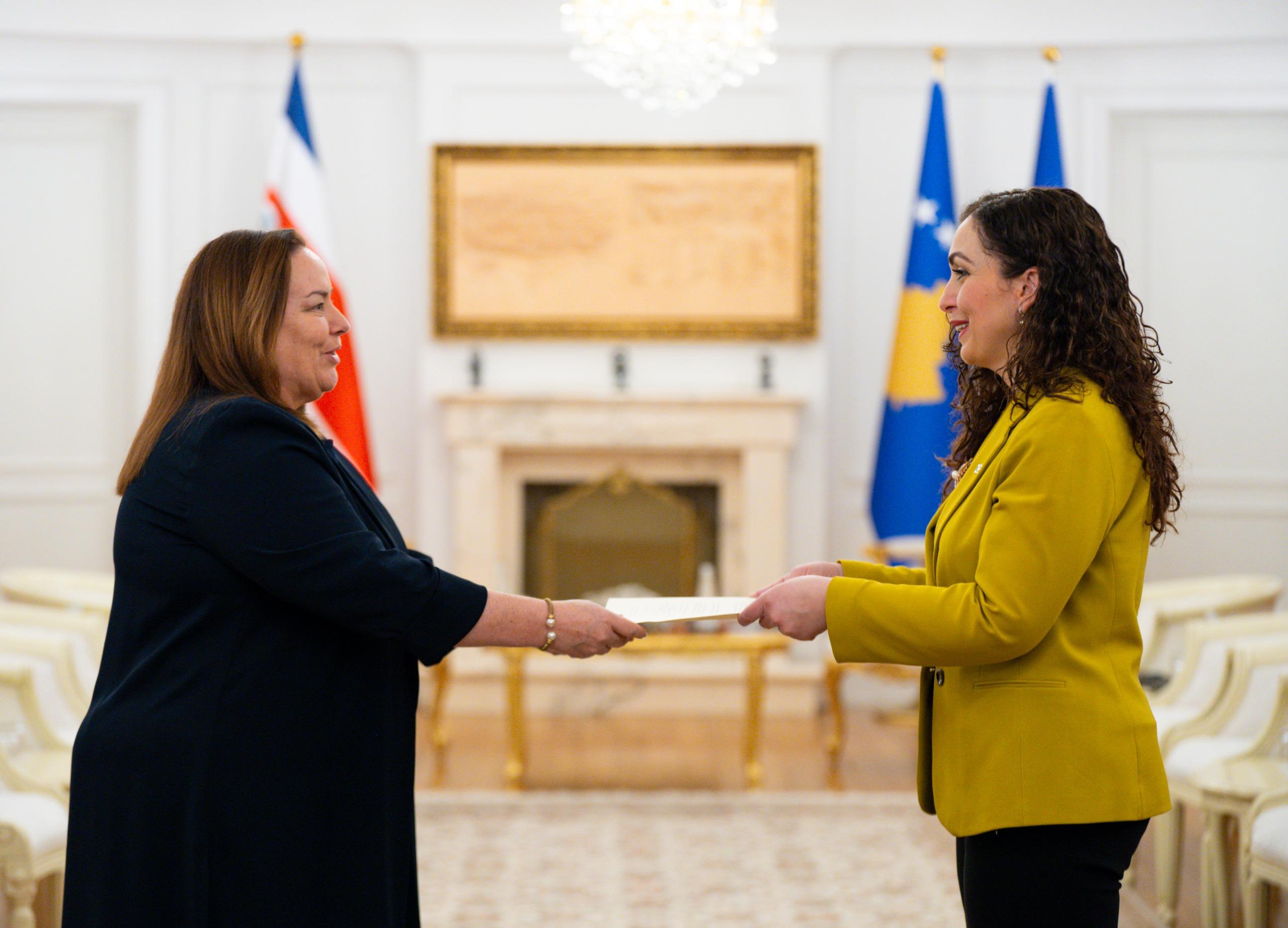 Osmani pranon letrat kredenciale të ambasadores së re të Kosta Rikës në Kosovë