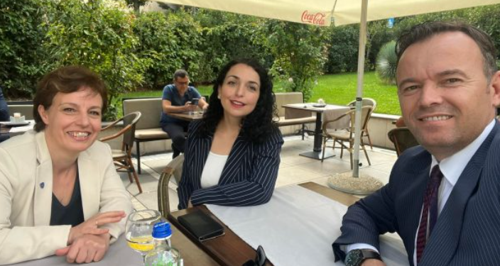 “Guxo” e ndarë për Presidentin: Donika Gërvalla s’do mandat të dytë për Vjosa Osmanin