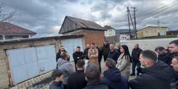 Nënkryetari Osmani dhe udhëheqësi i departamentit të MMPH vizitojnë shtëpitë e dëmtuara nga vërshimet dhe tërmeti i mbrëmshëm në Bair, banorët kërkojnë ndihmë