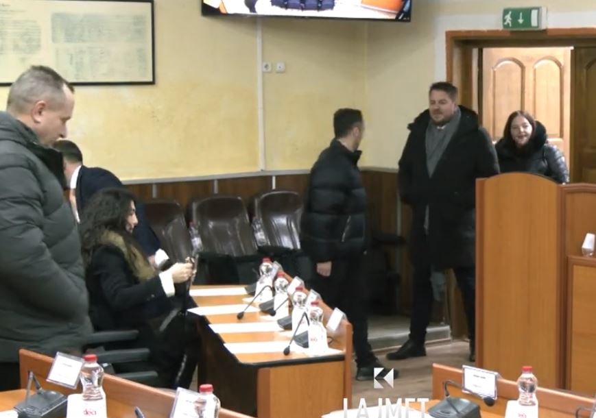 Mitrovica s’gjen ‘qetësi’, herë me vota – herë pa vota