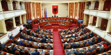 Gjyqi në Hagë, Kuvendi i Shqipërisë miraton deklaratën për pafajësinë e ish-liderëve të UÇK-së