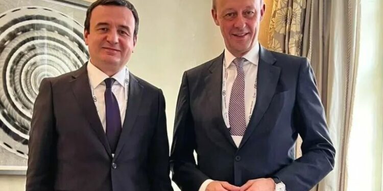 Merz uron Kurtin: Merrni vendimet e duhura për integrimin euroatlantik të Kosovës