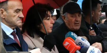 Qytetarja: Qeveria vozitin xhipa të zi, çka me ngrënë e çka me pi na?