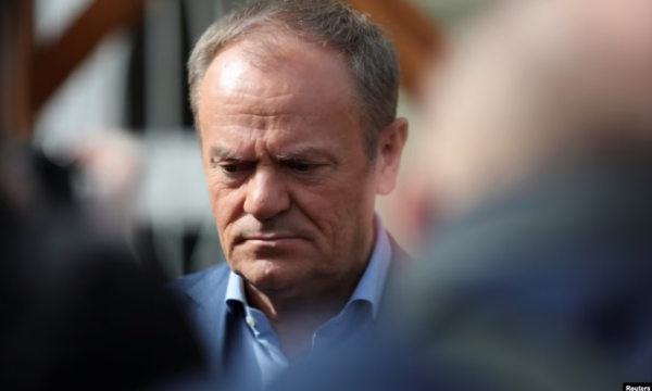 “Rrezik për konflikt të armatosur”, kryeministri i Polonisë thirrje qytetarëve: Largohuni menjëherë nga Irani