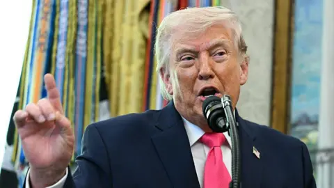 Trump: Nëse nuk hapet Hormuzi, do shkatërrojmë të gjitha centralet elektrike iraniane, puset e naftës dhe ishullin Kharg