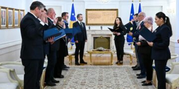 Nëntë anëtarë të rinj të KQZ-së betohen para presidentes Vjosa Osmani