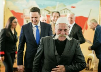 E ulët/Abdixhiku përdorë citate nga biseda me Rifat Jasharin për politikë: Në Mynih ia kam ruajt votën LDK-së me revole, s’jam shku me hangër bukë e kom rujtë sanakun