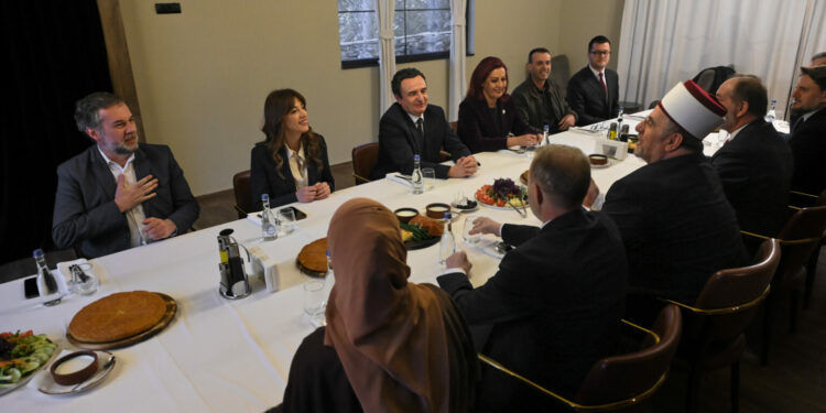 Kurti shtron iftar për BIK-un: Falenderojmë Tërnavën për kontributin në vend