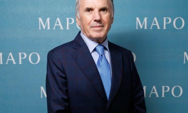 Vjosa, Elisa…: Pse zonjat shqiptare prapsohen për hapin e madh të karrierës?