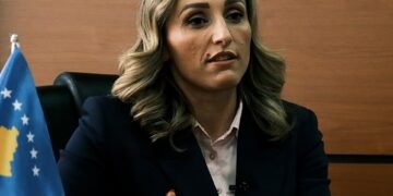 Deputetja e AAK-së: Ftesa për takime me opozitën është veç lojë e Kurtit