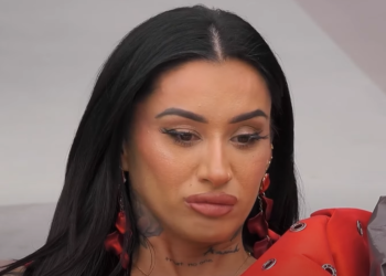 Alby nënë e përkushtuar, ndan momentin e ëmbël me vajzat