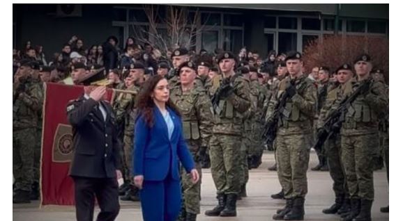 Presidentja Osmani parakalon para ushtarëve të FSK-së