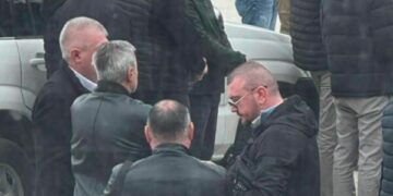 Ish-policë të MUP-it serb shfaqen në ceremoninë zyrtare të organizuar nga Mitrovica e Veriut