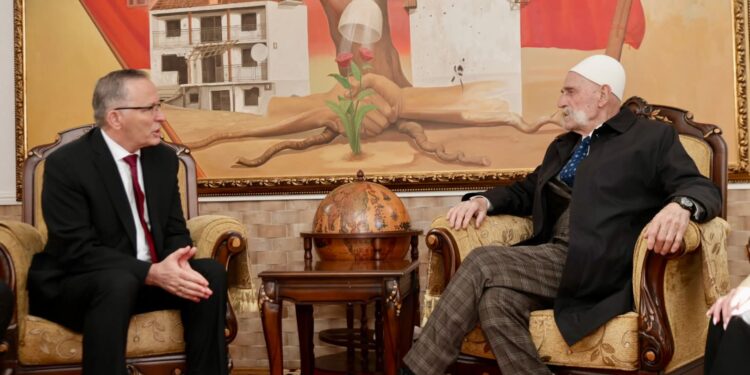 Thyhet ‘akulli’ në Prekaz: Pas dhjetë vitesh një kryetar i PDK-së në kullën e Jasharëve