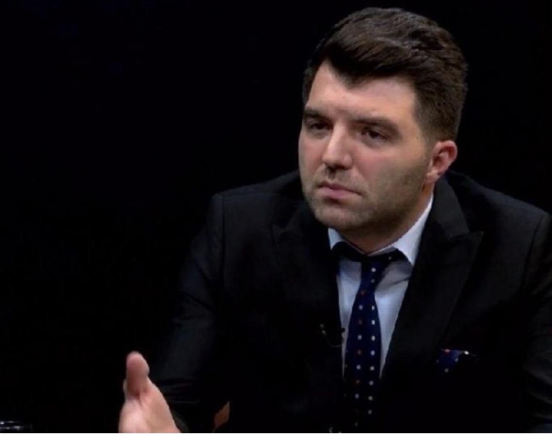 Sadiku kritikon qeverinë: Po devijon vëmendjen nga dështimet me çmime dhe projekte