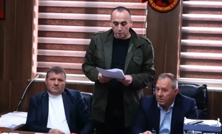 OVL-UÇK dënon ekspozitën në shesh, thirret protestë të hënën para Kuvendit