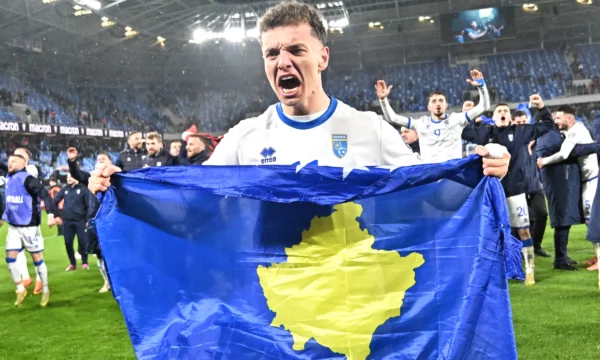 Barcelona po i konsideron tri alternativa të lira për Julian Alvarezin, Fisnik Asllani pjesë e listës