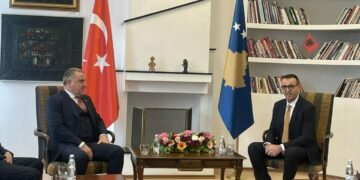 Ndeshja Kosovë-Turqi, Gashani takohet me ministrin turk Osman Aşkın Bak