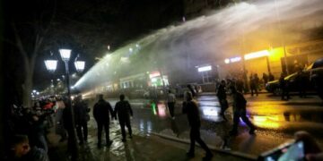 Protesta e opozitës dhe djegia e vilës së Enver Hoxhës, policia arreston 4 persona