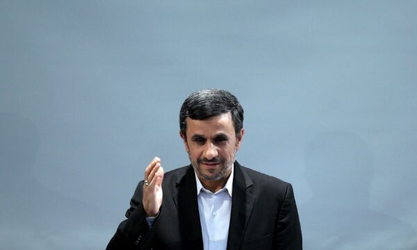 Ish-presidenti iranian Mahmoud Ahmadinejad raportohet se u vra gjithashtu në Teheran